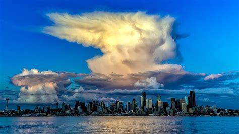 Photos Towering Thunderstorm Clouds Spotted Over Seattle Kval