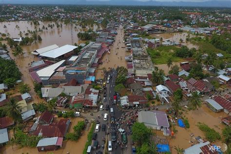 17 Dead Thousands Displaced After Severe Indonesia Floods The