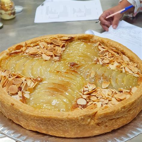 Torta Cl Ssica Da Confeitaria Francesa Bourdaloue Sua Maravilhosa Com Peras E Am Ndoas