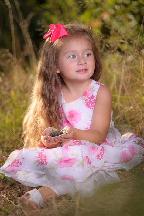 Amys Photoshoot 4 Year Old Girl Pretty Eyes Sunset Colors Girl In Pink