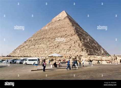 The Pyramid Of Khafre Chephren In Giza Plateau Historical Egypt