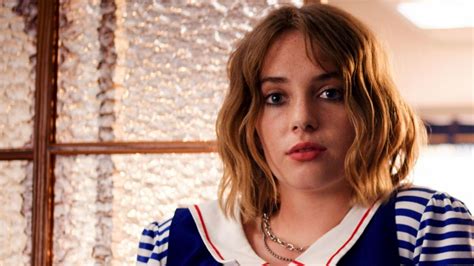 Maya Hawke Who Plays Robin In The New Stranger Things Hot Sex Picture