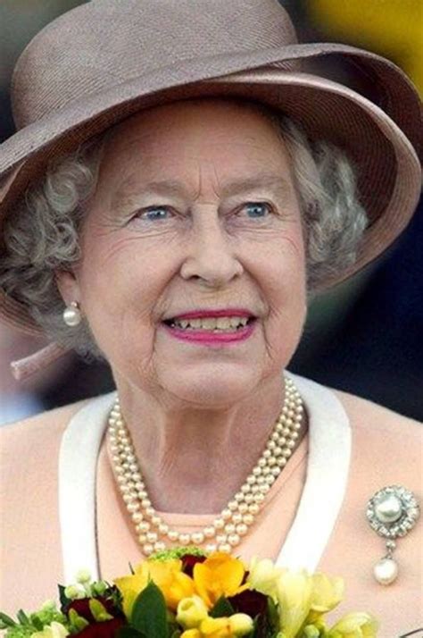 Pin By Wilhelmena Hawkins On Queen Of Hats Queen Elizabeth Queen
