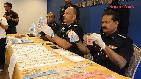 Busted Police Arrest Two Seize Rm220000 Worth Of Drugs Youtube