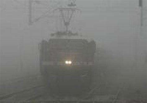 Dense Fog Delays Trains India News India Tv