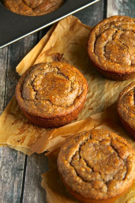 Add the blended ingredients to the dry ingredients in the mixing bowl and mix well. Vegan Flourless Banana Bread Muffins | Recipe | Food ...
