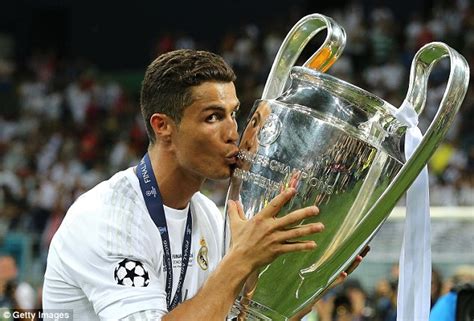 60 ნახვა ნოემბერი 17, 2011. 'Cristiano Ronaldo wasn't in the game but great players have moments... this was written for him ...