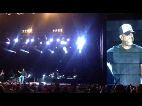 Darius Rucker Performs Prince S Purple Rain In Arkansas Youtube