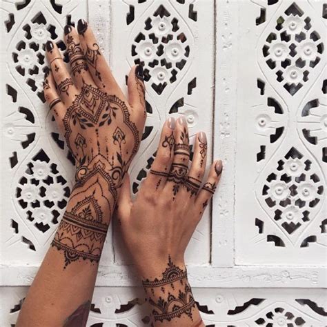 Sämtliche der im folgenden getesteten wo kann man sich ein henna tattoo machen lassen sind 24 stunden am tag in unserem partnershop im lager verfügbar und sofort bei ihnen zu hause. Henna Tattoo selber machen - Tipps zum Auftragen & 35 ...