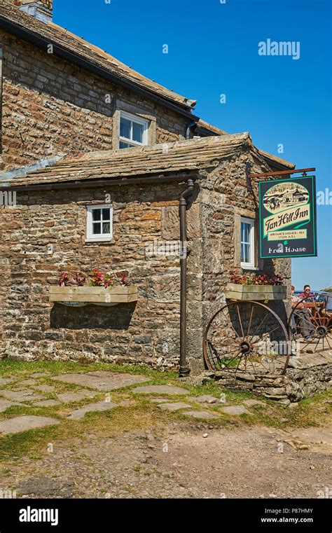Tan Hill Inn Highest Pub Hi Res Stock Photography And Images Alamy
