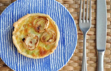Recettes de pâte brisée : Miniquiche ai porri con pasta brisè: ricetta veloce | OdC