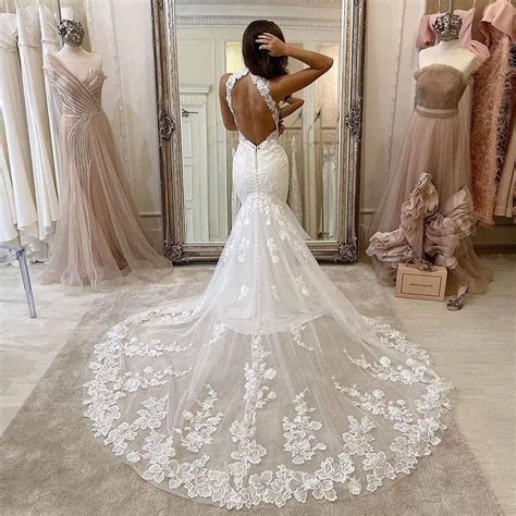 Retro 2021 Lace Mermaid Wedding Dresses Sexy Halter Neck Key Hole Backless Bridal Gowns Long