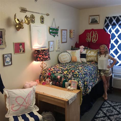 A trip to the tailor might be pricey, but is so worth it when it comes to a timeless piece like this. Preppy Dorm room | Preppy dorm room, Preppy dorm, Room