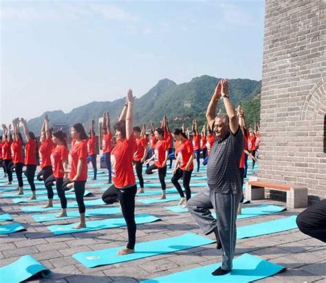 Yoga Day China Celebrates Yoga Day At Great Wall Of China Times Of India