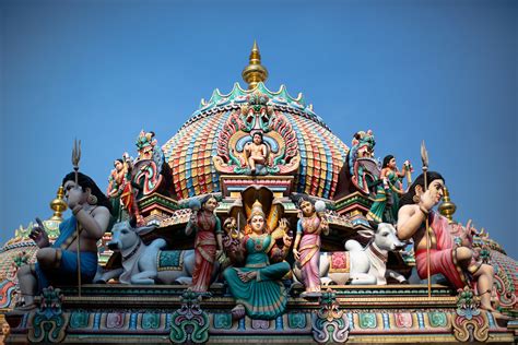 Its intricate and inspiring architectures invite visual pleasure to any passerby. Sri Mariamman Temple | Sri Mariamman Temple 马里安曼兴都庙 新加坡 ...