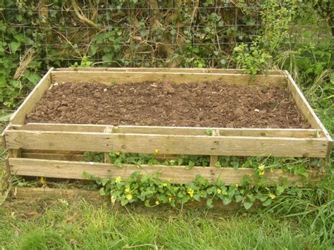 You can build a raised bed garden out of pallets wait for two or three pallets depending on the level that you want. 25 DIY Ideas Using Pallets for Raised Garden Beds - Snappy ...