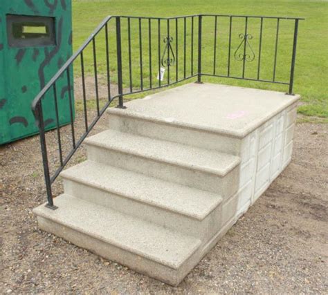 Ready-made reinforced concrete steps in building - Staircase design