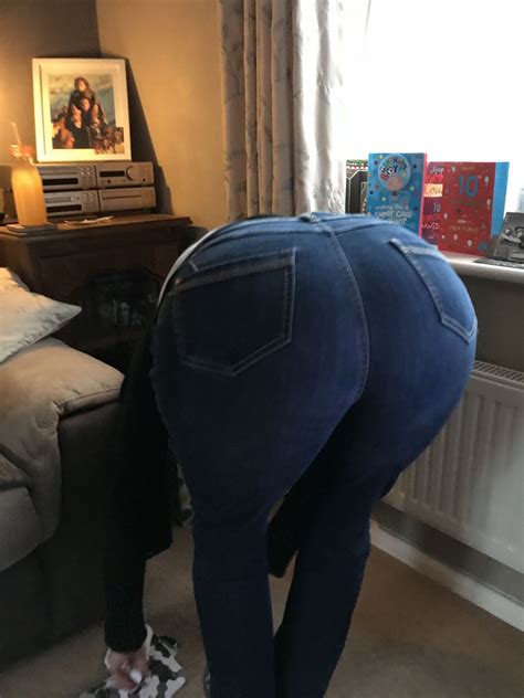 This Guy On Twitter Beautiful🍑 Bend Down In Jeans