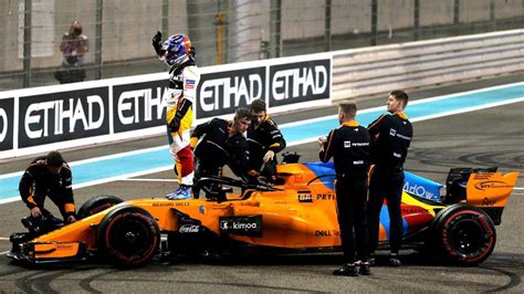 Fernando Alonso does donuts with Lewis Hamilton, Sebastian Vettel in F1