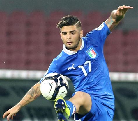 Latest on napoli forward lorenzo insigne including news, stats, videos, highlights and more on espn. Lorenzo Insigne Withdraws From Italy Squad