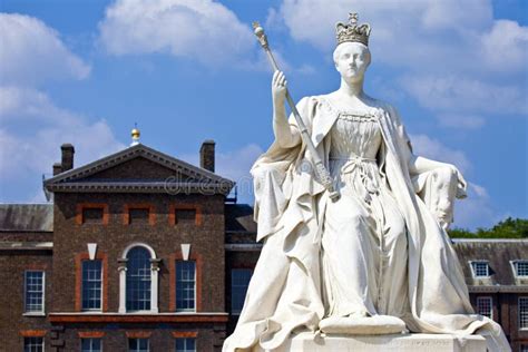 Queen Victoria Statue At Kensington Palace In London Stock Photo