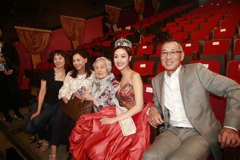 跳跃生命线 再创世纪 特技人 延禧攻略 天命 bb来了 开心速递 宫心计2 逆缘 降魔的 同盟. 【在TVB当了18年绿叶!】《BB来了》陪月婆「丁主惠」也离开TVB!原来她还是港姐季军丁子田的XX! | 88razzi