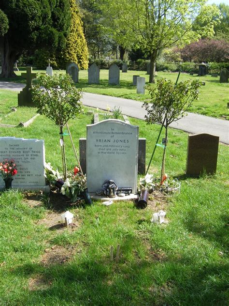 Grave Of Brian Jones Cheltenham Cemetery Grave Of Rolling Flickr