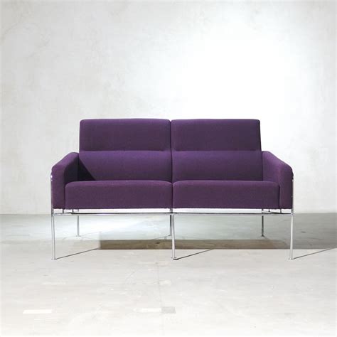 Posted on 2nd july 2007 | leave a comment. Arne Jacobsen 3302 Sofa (SERIES 3300 2-seater)
