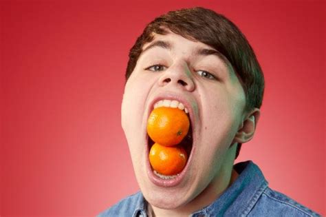 Teen Breaks His Own Record With 4014 Inch Mouth Gape