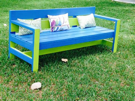 This is a gazebo for the family, great for outdoor backyard use, and can be built with ease. Ana-White's Modern Park Bench | Ana White