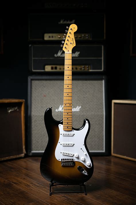 1983 Fendersquier Stratocaster Electric Guitar 2 Tone Sunburst