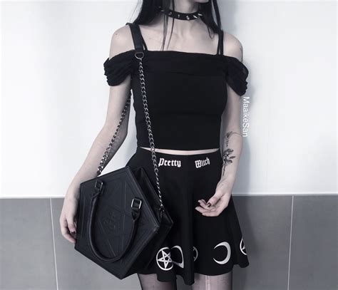 Bats and Hats, Darling — vint-agge-xx: Victorian Fashion ... Grunge, grunge aesthetic, tiktok compilation, how to be grunge, retro aesthetic, how to be retro, egirl,.