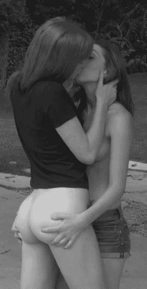 Topless Girl Kissing Bottomless Girl Porn Photo