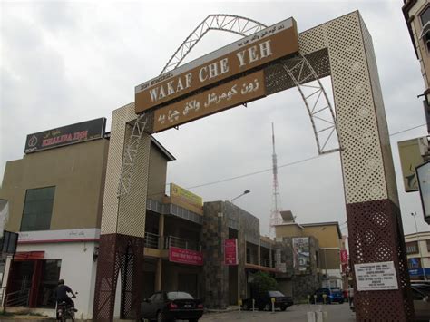 Pintu besar tempat keluar masuk (halaman, kota, dsb); Goboklama: Pasar Borong Wakaf Che Yeh, Kelantan - Hotel ...