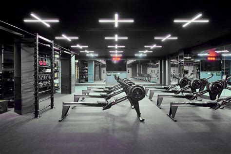 A Peek Inside Londons Most High Tech Fitness Club Luxury Gym Gym