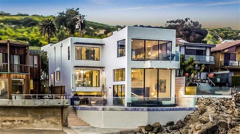 Dream House: Barry Manilow's Malibu beach house