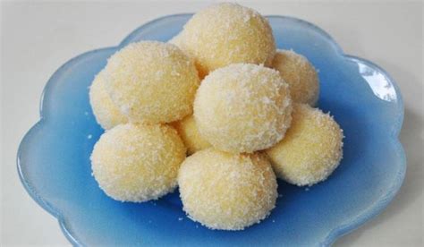 Coconut ladoo/nariyal laddu is a quick and easy indian sweet recipe made mostly for festivals. Coconut Sweet Recipe - How To Make Coconut Sweet