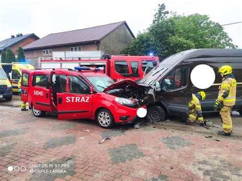 Czołg Wjechał W Auto Ukraina - Wypadek we Włodowicach. Samochód wjechał w auto strażaków. Trzy osoby