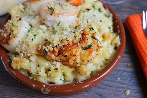 Seafood Mac And Cheese With Lobster Shrimp And Scallops Bruschetta