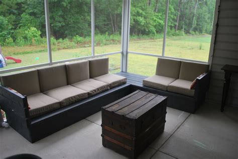 Here this bench also comes with an edged berth that brings great beauty to it! Platform Outdoor Sectional | Do It Yourself Home Projects from Ana White | Diy patio bench, 2x4 ...