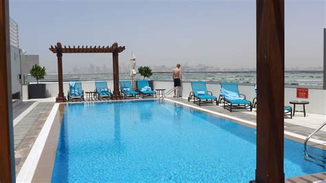 Pool Im 8 Stock Hilton Garden Inn Dubai Al Muraqabat Dubai • Holidaycheck Dubai