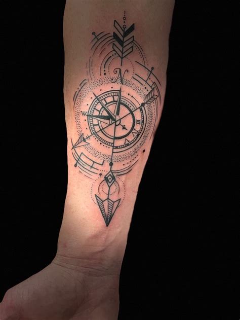 Compass With Arrow Tattoo Tattoos Arrow Tattoo Geometric Tattoo