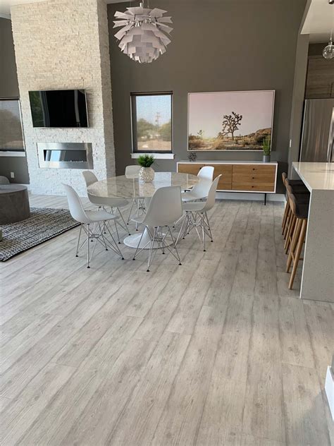 The look for mid century modern style always uses the elements of nature, whether it is the view or the elements form the furniture. Mid Century Modern Dining Room with Quick-Step Urban Concrete