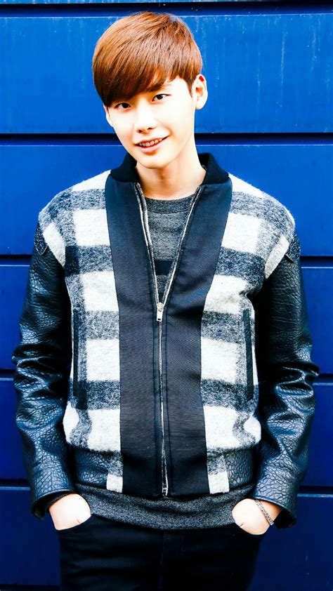Lee jong suk sebenarnya memulai karirnya sebagai seorang idol di grup binaan sm entertainment bernama real, tetapi memutskan untuk keluar dari grup tersebut 3 bulan setelah dibina. Lee Jong Suk in 2019 | Lee jong suk, Lee jong, Lee jung suk