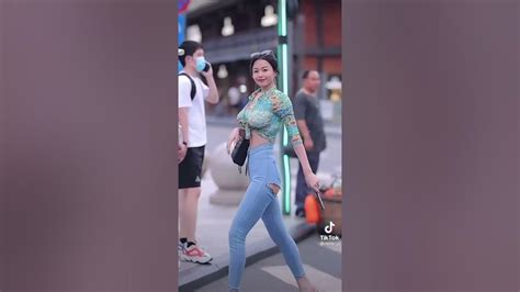 Pretty Hot Girls Walking Down The Street Bouncing Boobs Tight Pants Youtube