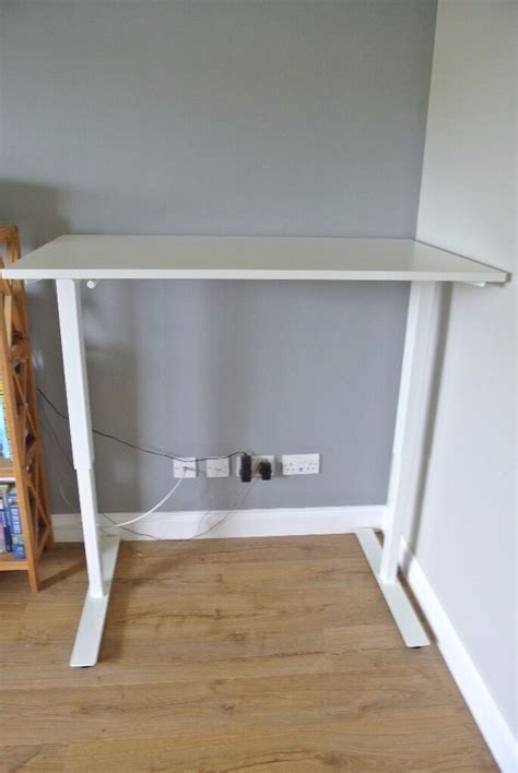 You get a generous work surface and a clever solution to keep cords in place underneath. IKEA Skarsta Desk Sit/Stand // Hardly Used // Excellent ...