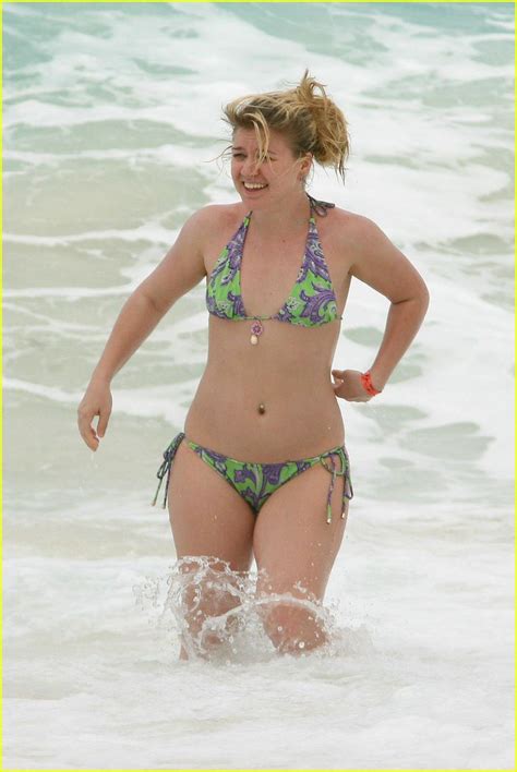 Full Sized Photo Of Kelly Clarkson Bikini08 Photo 294591 Just Jared