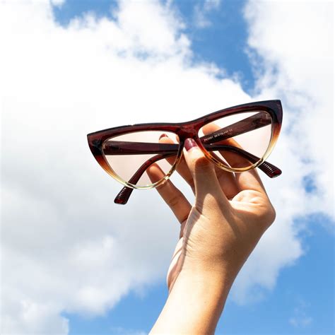 Sunset Eyewear Tawarkan Koleksi Kacamata Dengan Konsep Akses Kacamata Untuk Semua Whiteboard