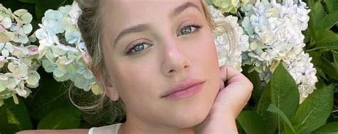 Identity theft of a cheerleader quotes. Riverdale (Netflix): Lili Reinhart Faced With Identity ...
