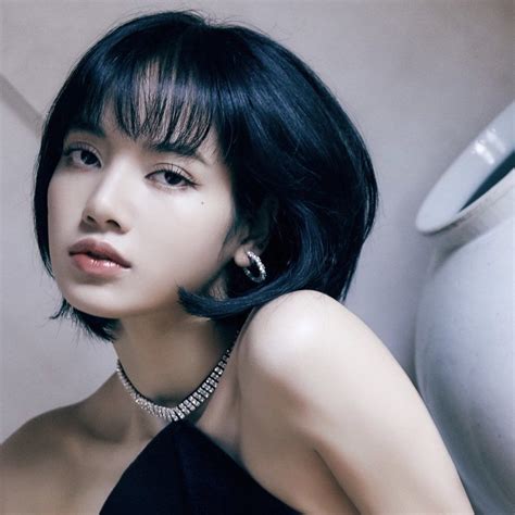 These Are 15 Moments Blackpink Lisa Owns The Short Hair Style Like A